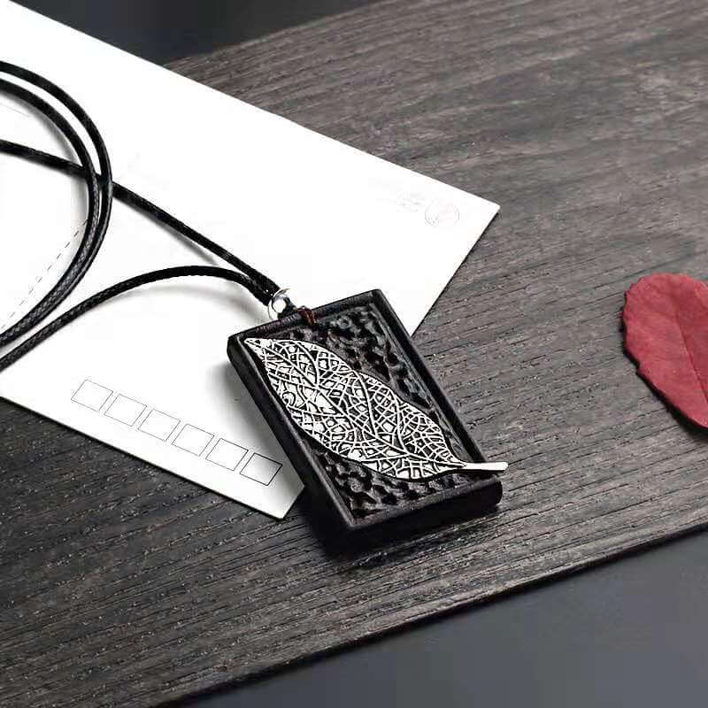 Leaf Ebony With Alloy Pendant Necklace-Taikongsky