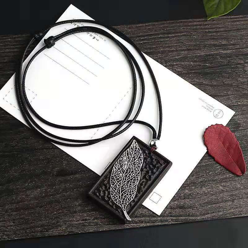 Leaf Ebony With Alloy Pendant Necklace-Taikongsky